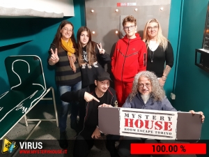 escape room mystery house torino Virus 404