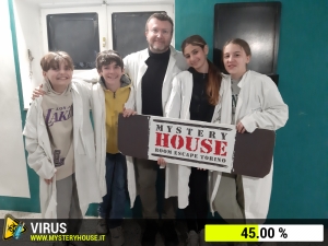 escape room mystery house torino Virus 404