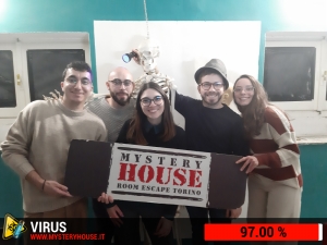 escape room mystery house torino Virus 404
