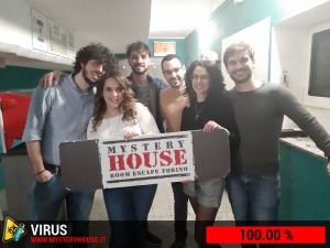 escape room mystery house torino Virus 404